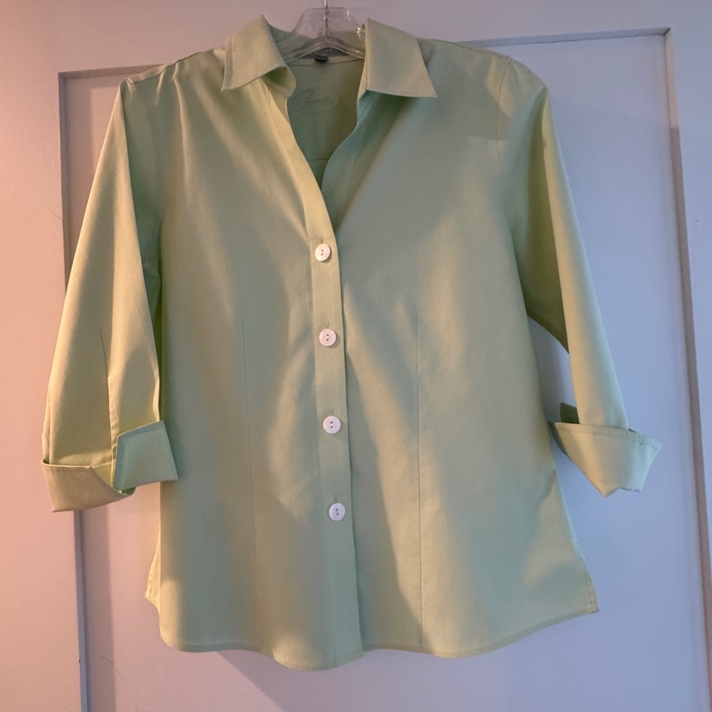 Green Foxcroft no-iron cotton blouse sz 6 like new cond